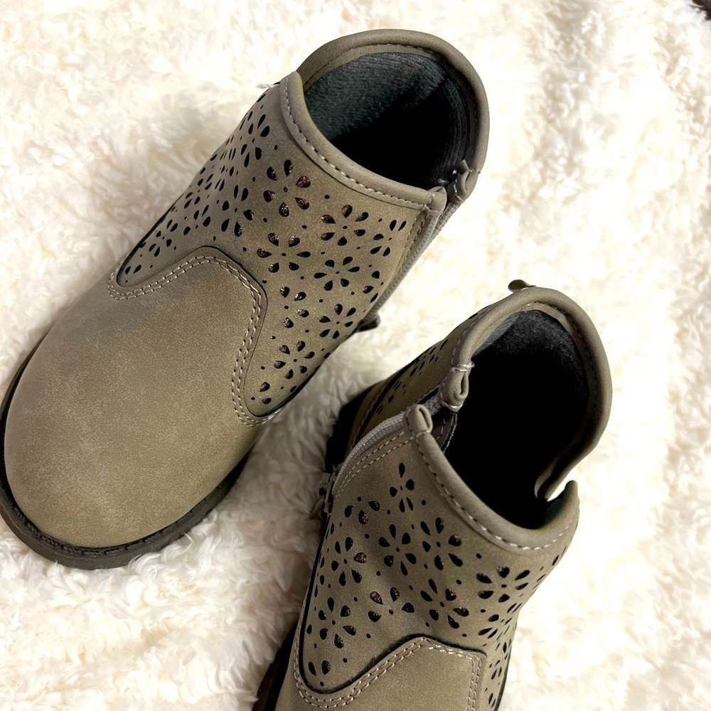 Carter’s toddler girl fashion boots, size 10 color-dark grey , spring shoes